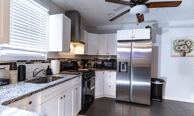 Union City Maison | 2-bedroom house in charming West New York with AC, WiFi