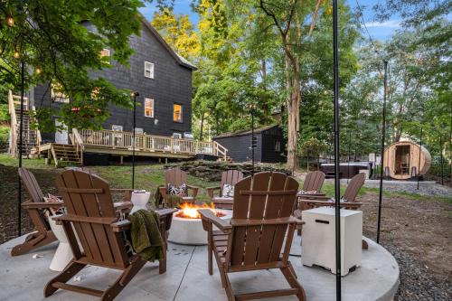 Philmont Maison | Hudson Valley Hot Tub Sauna Fire Pit Games
