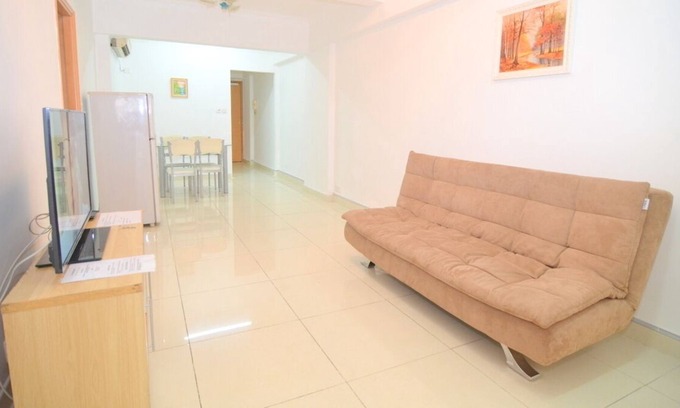 Jordan Appartement | Immense appartement de 3 chambres sur Nathan Rd -KD