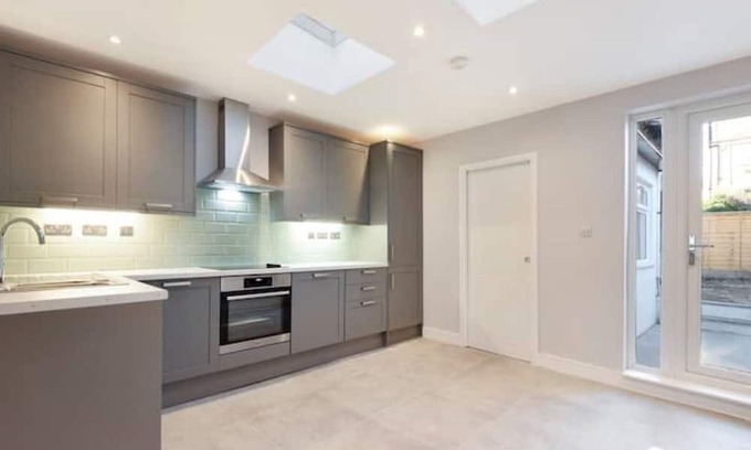 Higham Hill Maison | Huge 3 Bedroom House in London E17