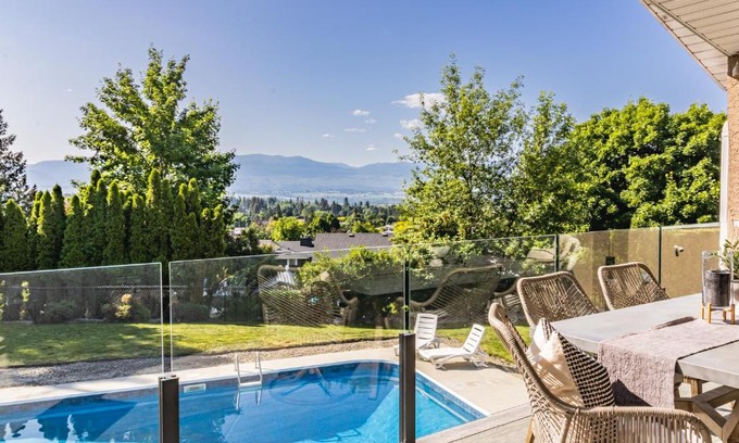 Glenmore Maison | Huge 5BR Home with Pool, Hot Tub & Games Room