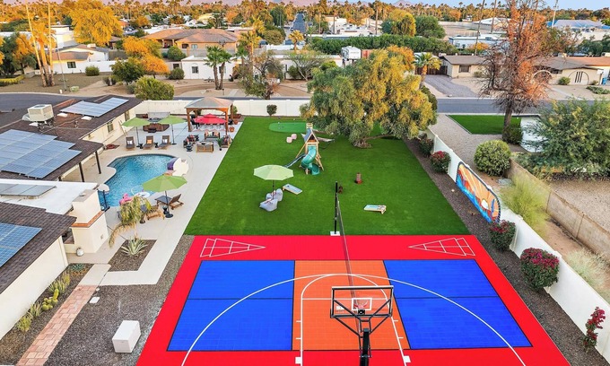 Shea North Estates Maison | Huge 7 BR w/ Pickleball~Pool~Playset~HotTub~Arcade