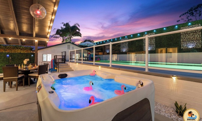 Del Cerro Maison | Stunning 7BR Estate-Guest House, Pool, Spa, Views!