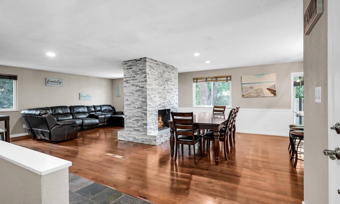 Northwest Arvada Maison | Huge Arvada Retreat! Great quiet neighborhood!