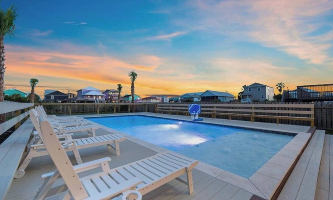 Gulf Shores Maison | Huge Beachhouse w/ Private Pool (Free Heat in Winter)