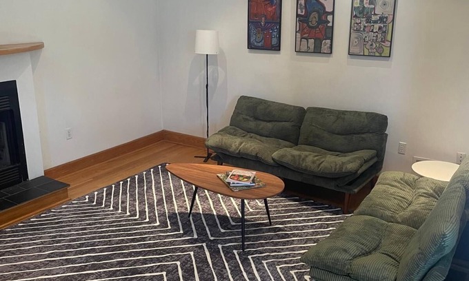Point Breeze Maison | HUGE Carriage house for 6 in Regent Square, City of Pittsburgh