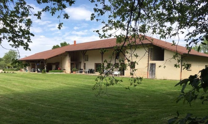 Attignat Maison | Immense propriété tout confort au calme rien que pour vous (1,4 ha + Piscine)