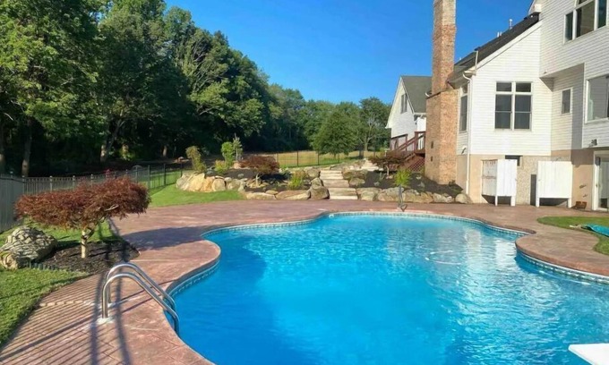 Changewater Maison | Huge family or group friendly home with many activities to keep everyone busy.