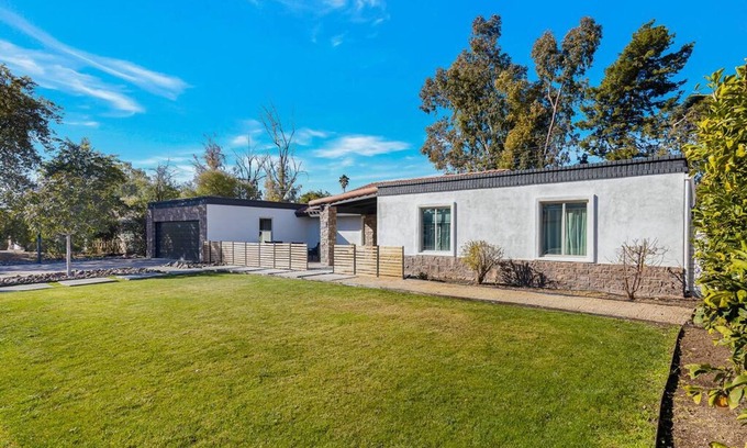 Shalimar Maison | Huge Golf Course Home-free Heated Pool Theatre Gym