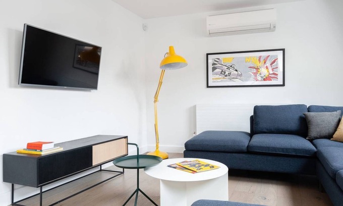 Chinatown Appartement | Immense Leicester Square 2BR - Netflix, Lift & AC