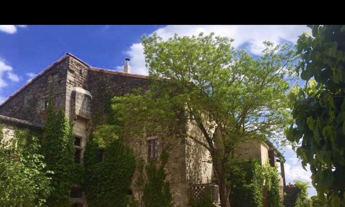 Uzer Maison | Fort médiéval, Ardèche méridionale avec gîte loft appartement