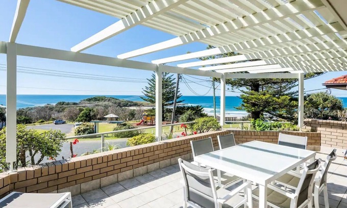 Yamba Appartement | Huge Ocean View apartment! Panoramic views.Wifi, linen, Smart TV+++