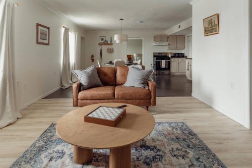 Conneaut Lakeshore Appartement | Huge, One Bedroom Apartment with Balcony