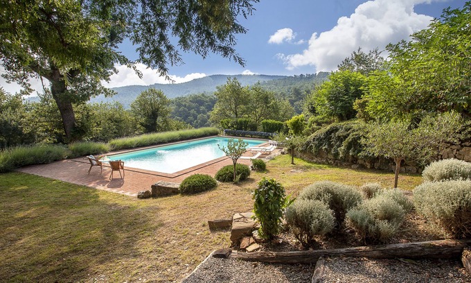 Bivio Lugnano Villa | Villa traditionnelle avec des vues panoramiques, et piscine au sel de 16x6m sans chlore.