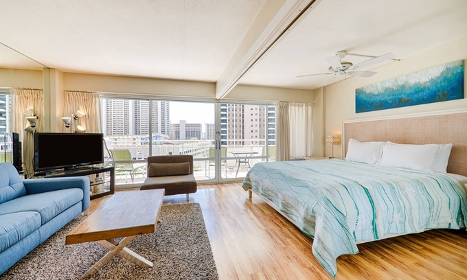 Waikiki Appartement | Vue de feux d'artifice de véranda! Immense studio avec vue sur le lagon # 730