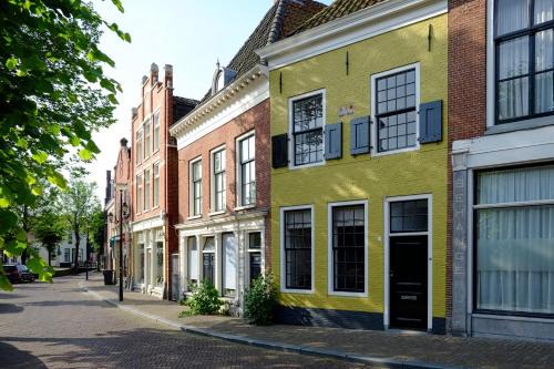 Franeker Maison | Huisje aan de gracht