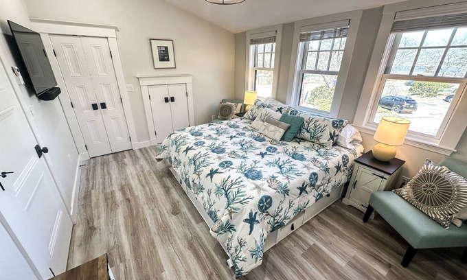 Hull Appartement | Hull Nantasket Beach Area Beautifully Staged brand new 1 bedroom 2 baths laundry