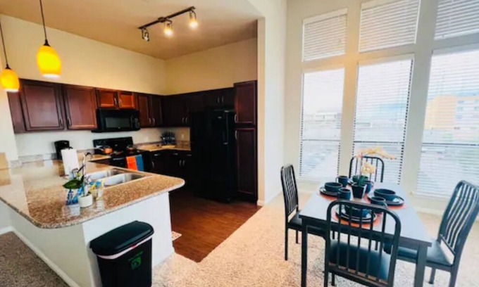 Pearland Appartement | Humble Abode ~ New 2 Bedroom~ Like Home~Vaulted Ceilings~Spacious