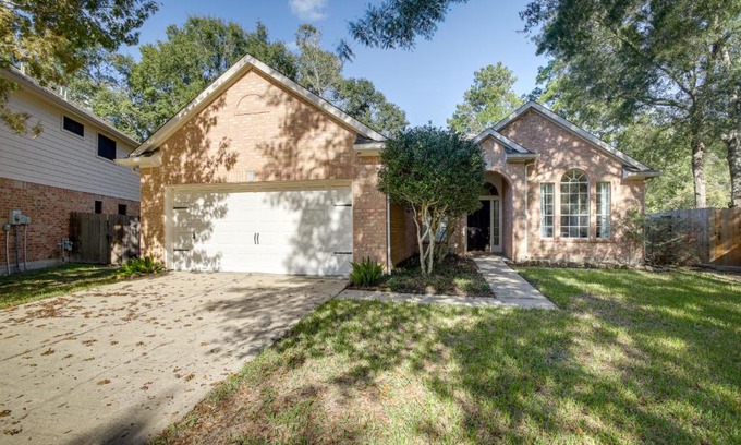 Kingwood Maison | Humble Home with Game Room, Near Deerbrook Mall!