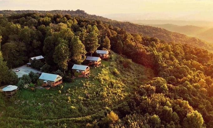 Bryant Cabine | Hummingbird Cabin with a private hot tub!