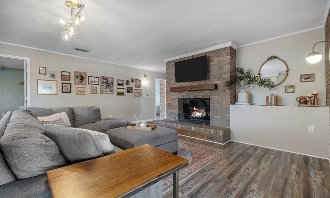 San Luis Maison | HUMMINGBIRD HAUS \ 6 Bedrooms \ Mid-Century \ 2-Unit Home \ 2 Kitchens