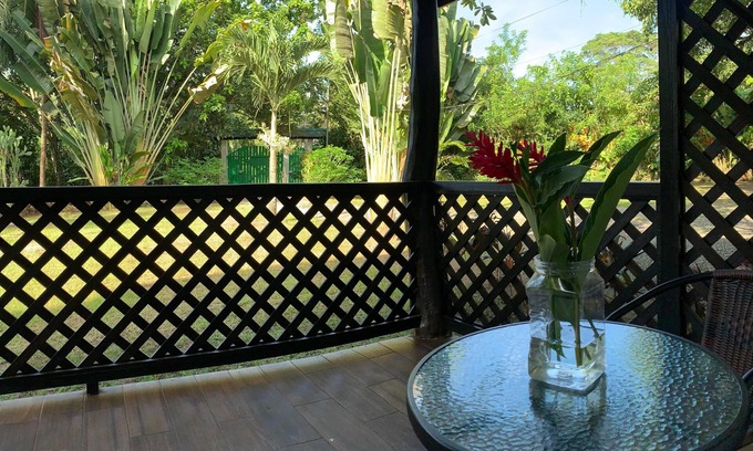 Cahuita Cabine | Hummingbird House - Playa Grande Lodge