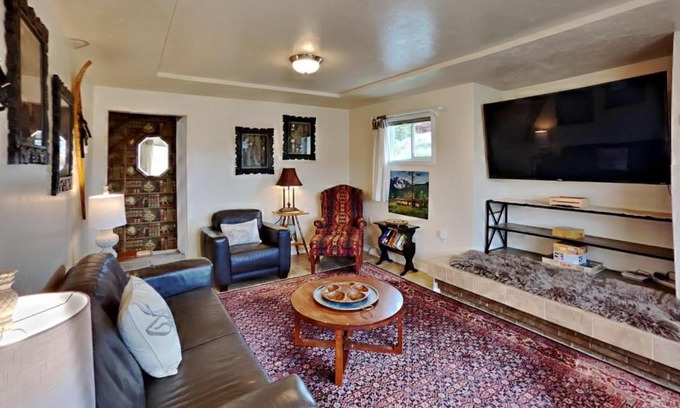 Silverthorne Maison | Hummingbird House