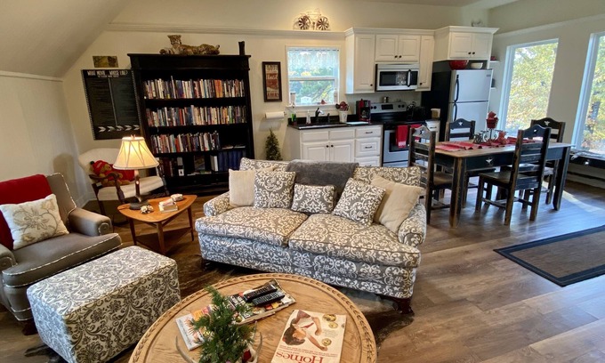 Quitman Appartement | HUMMINGBIRD NEST HIDEAWAY LOFT: East Texas Spiritual Retreat & Country Resort