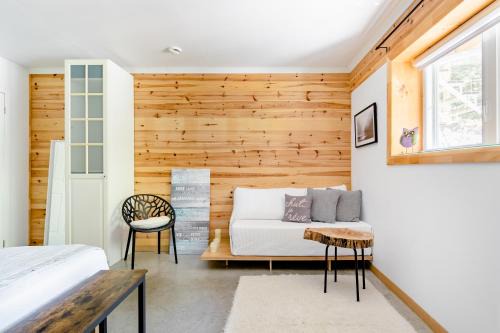 Potton Appartement | Hummingbird Room - Modern & Cozy with Bistro Area