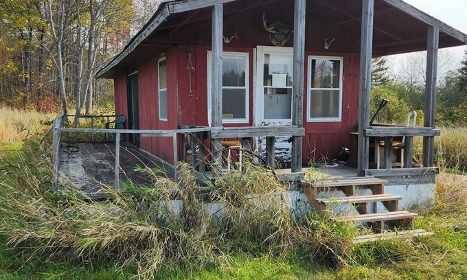 Chisholm Cabine | Hunt camp with Lots of Nature situated between Lake Nosbonsing and Wasi Lake