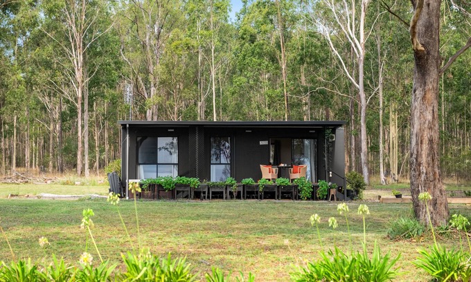 Quorrobolong Cabine | Hunter Hideaway Farm cozy cabin for two with hot tub outside the door.