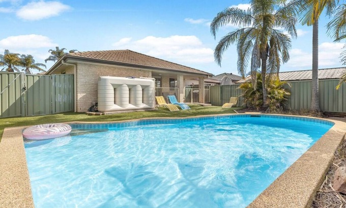 Cessnock Maison | Hunter Home with POOL / CINEMA ROOM / PING PONG