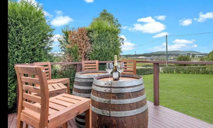 Millfield Maison | Hunter Retreat with Cinema / Games / Fireplace