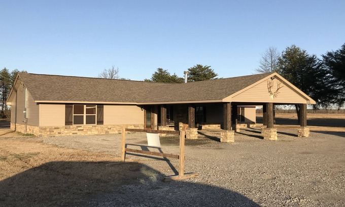 Gregory Cabine | Hunting Lodge north of Augusta, AR