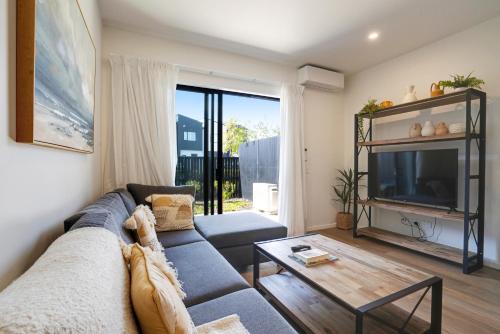 Auckland Maison | Huntington Townhouse with Patio and Parking