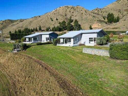 Hurunui Maison | Hurunui River Retreat - Flax Cottage