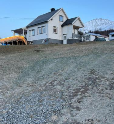 Nordreisa Villa | Huset i Oksfjordhamn