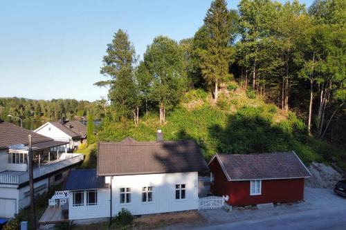 Ulefoss Maison | Huset ved evja