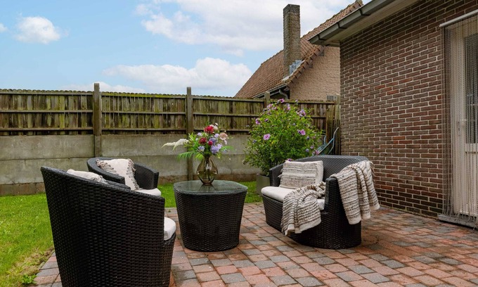 Adinkerke Maison | Huswell - Home in serene area, pets are welcome