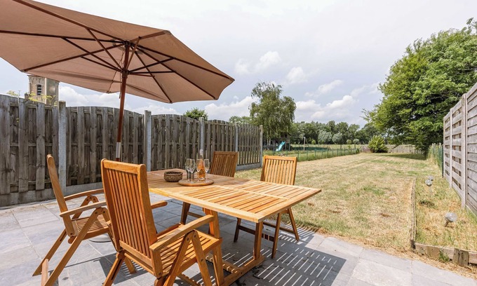 Lapscheure Maison | Huswell - Vacation home in Damme with sunny garden and views