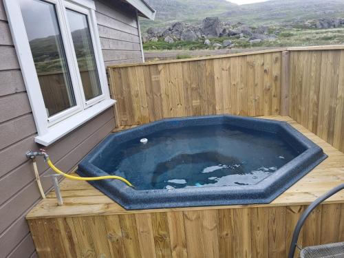 Holmavik Cabine | Hvammur 6 with private hot tub