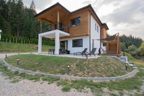 Sarnitsa Maison | Hyggemate - Nordic Villa with Sauna & Jacuzzi Retreat