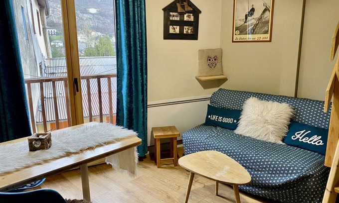 Ax-les-Thermes Appartement | ☆hyper centre☆La Marmotte ☆ petit T2 cabane☆entrée24h/24☆près ski /cure ≈ wifi☆