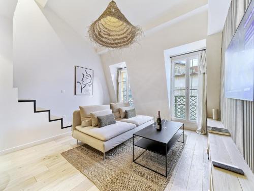 Carabacel Appartement | Hyper Centre - Charming duplex - Luxury - Reversible air conditioning - 10 mins from Place MASSENA