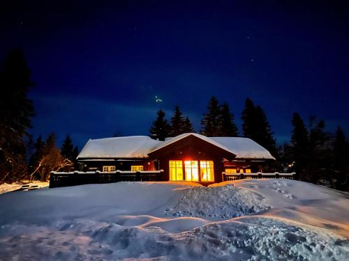 Nord-Aurdal Maison | HYTTEEVENTYR I VALDRES MED JACUZZI, 5 soverom, alpinbakke og skiløyper like ved!
