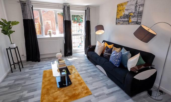 Thamesmead East Maison | A Captivating 2-Bed House in London - Sleeps 4!
