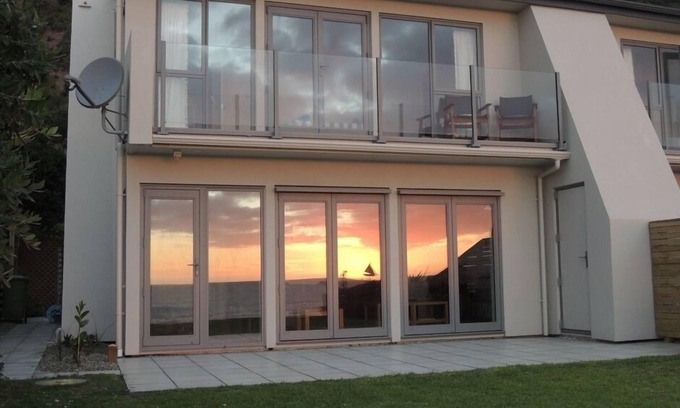 Paekakariki Maison | Beach front unitaire de 3 chambres avec vue imprenable