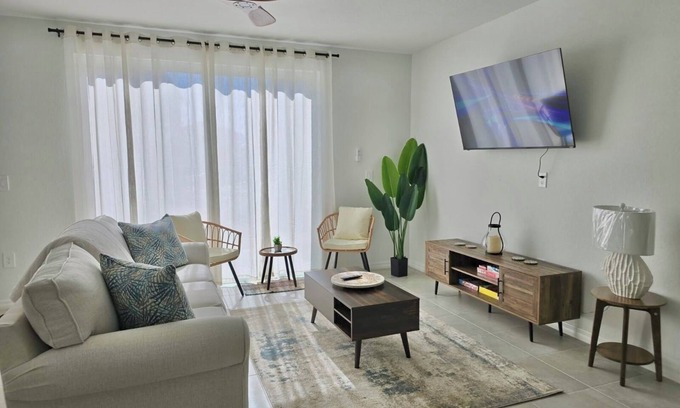 Braden River Maison | Charming 3-bedroom townhome with AC and WiFi in superb Lakewood Ranch