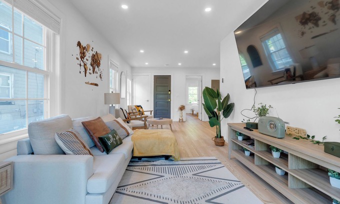 Salem Appartement | i Tranquil 3-Bedroom Getaway in Historic Salem, MA