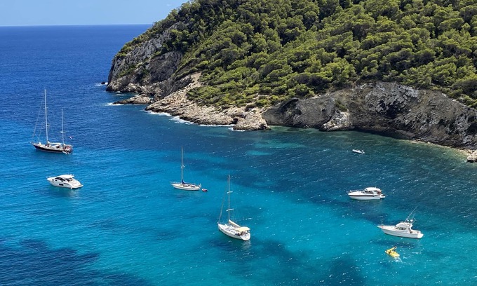 Cala Llonga Appartement | Seafront Penthouse ibiza direct acces to beach breathtaking seaviews